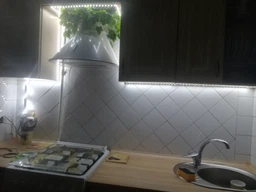 USB Світлодіодна LED стрічка SMD2835 гнучка самоклеюча 5 вольт від повербанку. ЮСБ економна лампа світильник нейтральне біле світло від Power Bank 3 метри