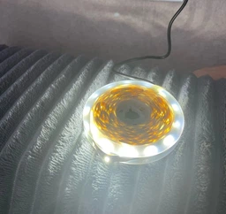Світлодіодна LED стрічка SMD 2835 5 вольт гнучка самоклеюча від USB повербанка | ЮСБ лампа світильник нейтральне біле світло від Power Bank 3 метри фото від покупців 3