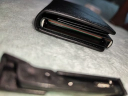 Кардхолдер кредитница с алюминиевым отсеком для RFID защиты на 8 кредитных карт Baellerry черный (ВY-26186) фото от покупателей 3