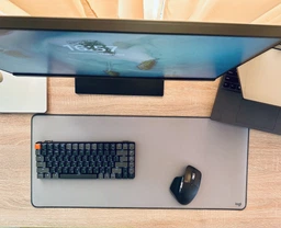 Игровая поверхность Logitech Desk Mat Studio Series Darker Rose (956-000053) фото от покупателей 9