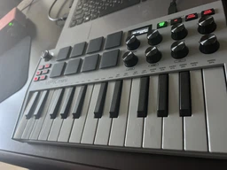 MIDI клавиатура Akai MPK Mini MK3 Black