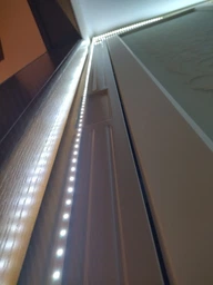 Светодиодная LED лента SMD 2835 5 вольт гибкая самоклеющаяся от USB повербанка | ЮСБ лампа светильник нейтральный белый свет от Power Bank 5 метров фото от покупателей 14