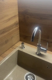 Cмеситель для кухни однорычажный Q-TAP Grand белый латунь QTGRAWCR007F фото от покупателей 2