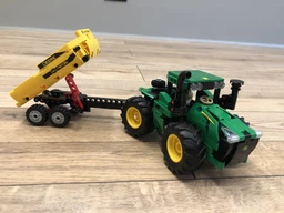 Lego Technic John Deere 9620R 4WD Tractor 42136 фото от покупателей 3
