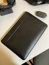 Шкіряний чохол-папка з підставкою WIWU Skin Pro Portable Stand Sleeve Bag для MacBook Pro 13.3 (2016-2023) та для ноутбуків з діагоналлю до 13.3 синій (755353) фото від покупців 2