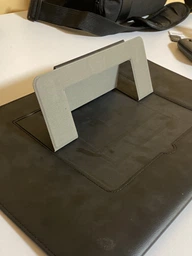 Шкіряний чохол-папка з підставкою WIWU Skin Pro Portable Stand Sleeve Bag для MacBook Pro 13.3 (2016-2023) та для ноутбуків з діагоналлю до 13.3 синій (755353)