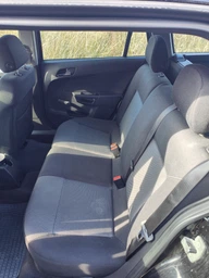 Авточехлы с эко кожы для TOYOTA Yaris 2012>2019 mk III Hatchback Pok-ter PERLINE с красной вставкой