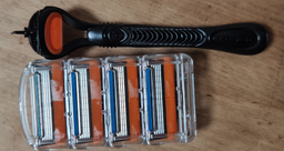 Станок для гоління чоловічий (Бритва) Gillette Fusion5 з 2 змінними картриджами (7702018866946) фото від покупців 8