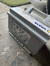 Автомобільний акумулятор Varta Silver Dynamic 77А Єв (-/+) E44 (780EN) (577400078) фото від покупців 15