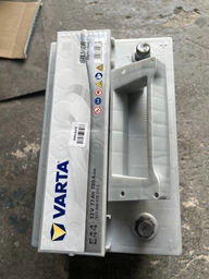 Автомобільний акумулятор Varta Silver Dynamic 77А Єв (-/+) E44 (780EN) (577400078) фото від покупців 14