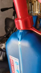 Канистра пластиковая с лейкой Bi-Plast 10 л (BP-310) фото от покупателей 6