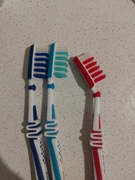 Зубна щітка AQUAFRESH IN-BETWEEN CLEAN 2+1 ШТ СЕРЕДНЯ (5054563931085) фото від покупців 4