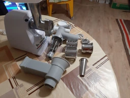 Мясорубка Bosch MFW2517W с насадкой соковыжималкой фото от покупателей 15