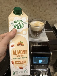 Напиток растительный Vega Milk миндальный с рисом ультрапастеризованный 950 мл (4820192262088) фото от покупателей 2