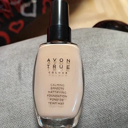 Матуючий тональний крем для обличчя Avon 30мл Спокійне сяйво, Avon True WARMEST BEIGE фото від покупців 2