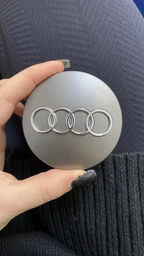 Колпачок заглушка Audi 8D0601170 на литые диски 68mm 8D0601170