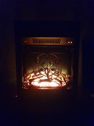 Электрокамин с обогревом Royal Flame Majestic FX M Brass со звуком, дровами, декоративной решеткой, зеркальной задней стенкой, размер 500x610x230