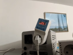 Стабилизатор напряжения Qoltec автоматический AVR 2000VA (5901878507248) фото от покупателей 4