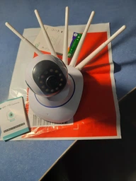 Беспроводная камера видеонаблюдения WiFi Smart Life 1280x720 поворотная, ночная съемка, датчик движения Белый+Карта памяти 32Гб