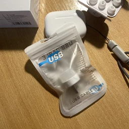 Бездротові навушники Hoco EW49 TWS Bluetooth 5.3 з мікрофоном, бездротовим заряджанням, вакуумні, білі фото від покупців 3