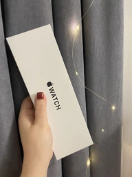 Смарт-годинник Apple Watch SE (2023) GPS 40mm Starlight Aluminium Case with Starlight Sport Band - M/L (MR9V3QP/A) фото від покупців 16