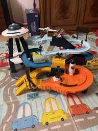 Трек Космічна станція WToys трирівневий трек, підсвічування, звукові ефекти, казка, пісня про космос, автоматичний підіймач, серпантин, літаюча тарілка, 4 машинки, 2 трапи, озвучування українською (17040) фото від покупців 5