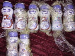 Энтеральное питание Nutricia Fortini с пищевыми волокнами со вкусом клубники для детей от 1 года 200 мл (8716900553370) фото от покупателей 7