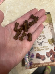 Ласощі для кішок Carnilove Semi Moist з куркою і чебрецем 0.05 кг (8595602527212) фото від покупців 3