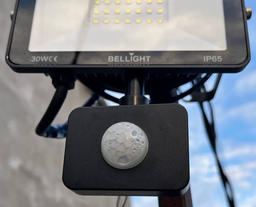 Прожектор светодиодный Bellight 230V 30W 4000K с датчиком движения, LED прожектор IP65 для улицы, двора, подъезда, парка и фасадного освещения