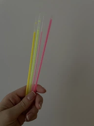 Неоновые палочки XIC Glow Stick 50 шт - светящиеся браслеты 20 см с соединителями