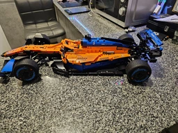 Конструктор LEGO Technic Гоночный автомобиль McLaren Formula 1 1434 детали (42141) фото от покупателей 15