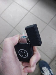 Запальничка на подарунок з написом та індивідуальним гравіюванням для чоловіка газова турбо багаторазова металева з коробочкою чорна вітрозахисна з регулюванням потужності фото від покупців 3