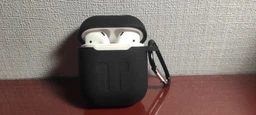Силиконовый чехол для AirPods 1/2 с карабином Black (черный) фото от покупателей 9