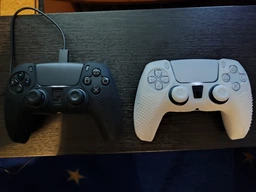 Силіконовий чохол для джойстика PS5 Dualsense камуфляжний (чорно-синій) + в подарунок накладки на стіки фото від покупців 17