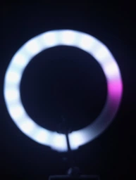 Кільцева LED лампа кольорова для селфі блогерів предметної зйомки 26 см для фото та відео зі штативом фото від покупців 8