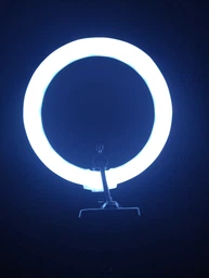 Кільцева LED лампа кольорова для селфі блогерів предметної зйомки 26 см для фото та відео зі штативом фото від покупців 7
