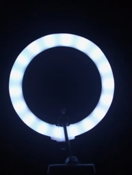 Кільцева LED лампа кольорова для селфі блогерів предметної зйомки 26 см для фото та відео зі штативом фото від покупців 6