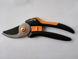 Плоскостной секатор Fiskars Solid P321 (1057162) фото от покупателей 6