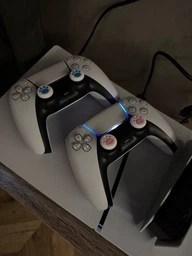 Силиконовые накладки на стики Лапки (White/Blue) для геймпадов Sony DualShock PS4 / DualSense PS5 / Xbox Series|One (2шт.) [408053943] фото от покупателей 19