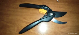 Секатор Fiskars SingleStep P26 обводной (1000567)