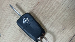 Корпус выкидного ключа Opel Vectra Astra Omega Insignia Zafira Crossland X Campo Vivaro AdlerKey (87-64) на 2 кнопки (лезвие HU101 две черные кнопки под чип 7946/7941) фото от покупателей 8