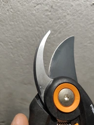 Площинний секатор Fiskars Plus™ P521 (1057167) фото від покупців 1
