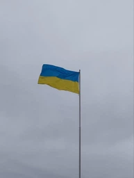 Флаг Украины с кольцами под флагшток 140х90см сине-желтый яркий цвет