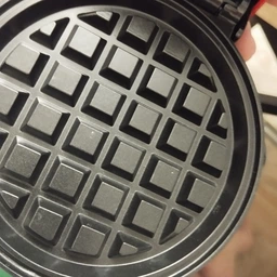Стильная и портативная, электрическая мини - вафельница Waffle Maker с антипригарным покрытием, красная (SKU-5142)