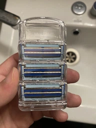 Змінні картриджі для гоління (леза касети) чоловічі Gillette SkinGuard Sensitive без пакування 4 шт фото від покупців 1