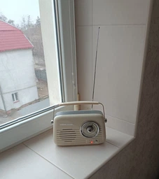 Кухонне радіо Vintage Cuisine у ретро стилі з металевою ручкою з Bluetooth та акумулятором Кремове