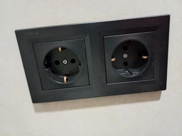 Двомісна рамка Schneider Electric Asfora вертикальна алюміній EPH5810261