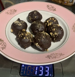 Шоколадные конфеты MonLasa с арахисом и медовой карамелью 140 г (5060140291978) фото от покупателей 2