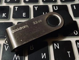 Флеш память USB Goodram UTS3 32GB USB 3.2 Gen1 Black/Silver (UTS3-0320K0R11) фото от покупателей 10