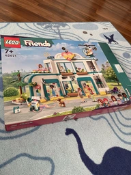 Конструктор LEGO Лікарня в Хартлейк-Сіті 1045 деталей (42621) фото від покупців 1
